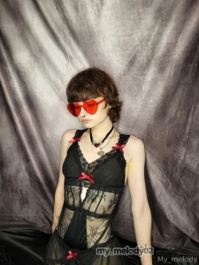 Cute pics with the heart glasses how could you not love this look xd