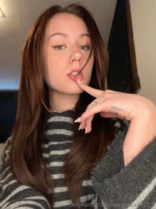 Je viens d acheter 3 tenues sexy tu veux m aider choisir laquelle