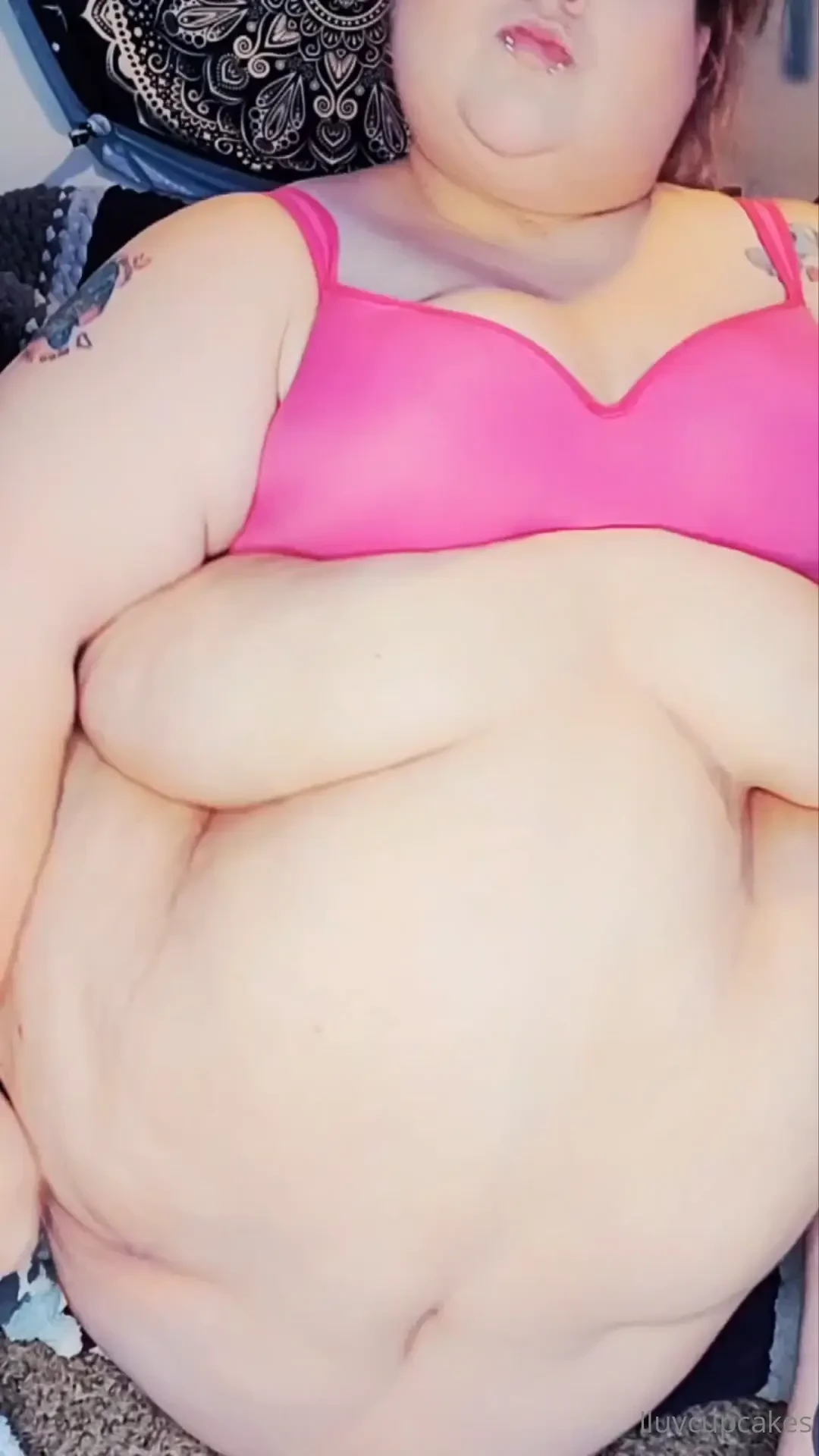 Hope you enjoy this video of my hanging belly 