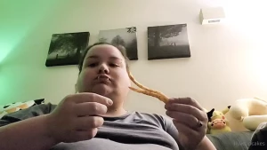 In case anyone is interested in seeing a bit of me eating on a typical