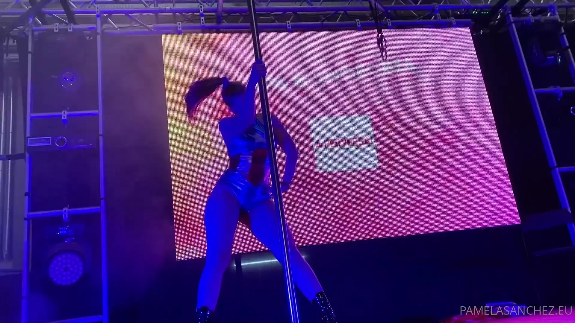 Lets play dress-up juguemos a disfrazarnos 