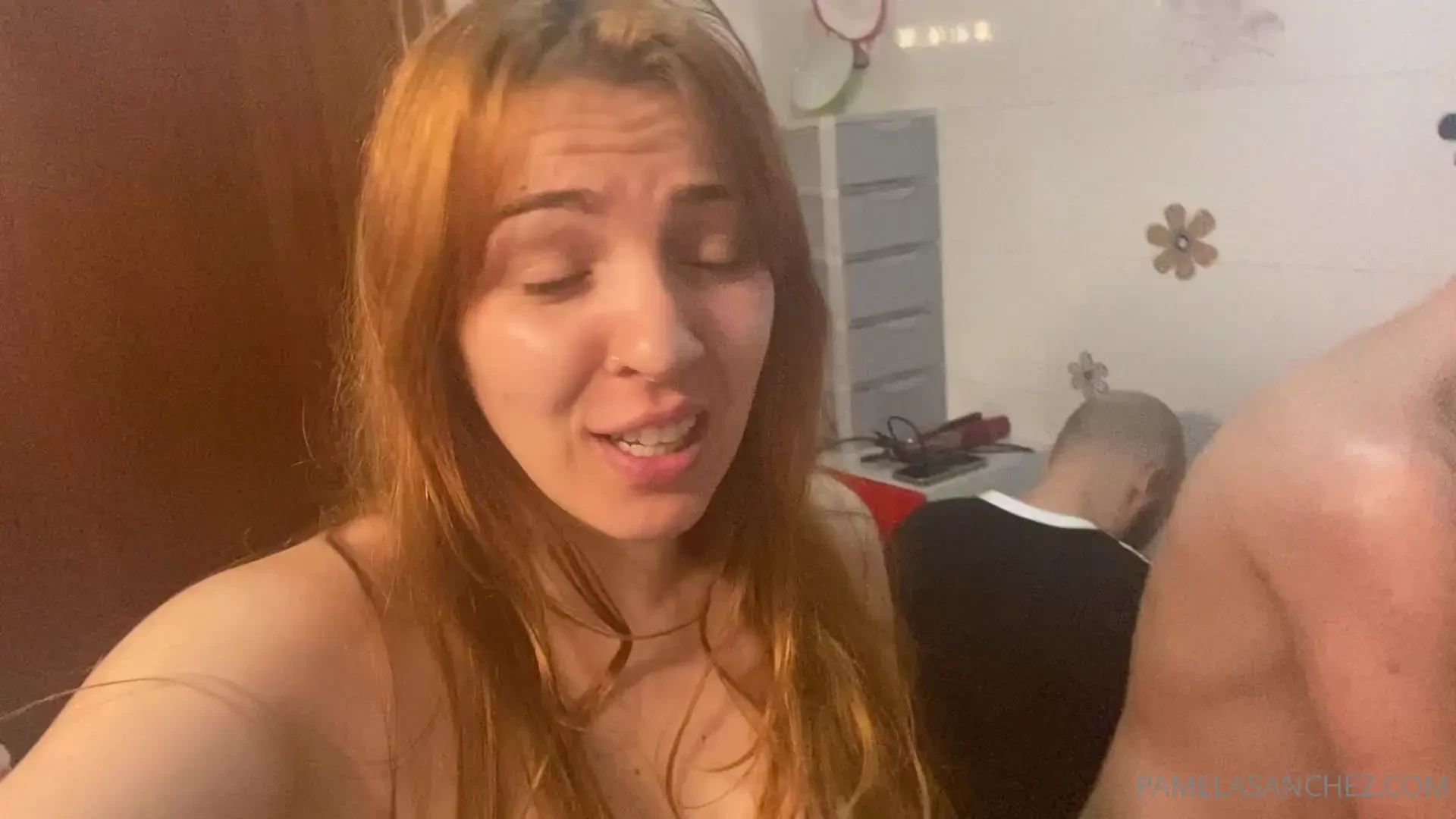 Quieres ducharte con nosotras quieres una mamada de las tres do you 