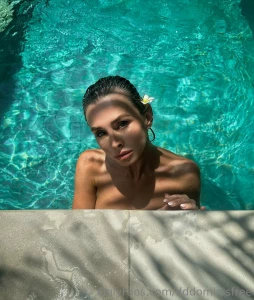Come join me in the waters i m not wearing anything