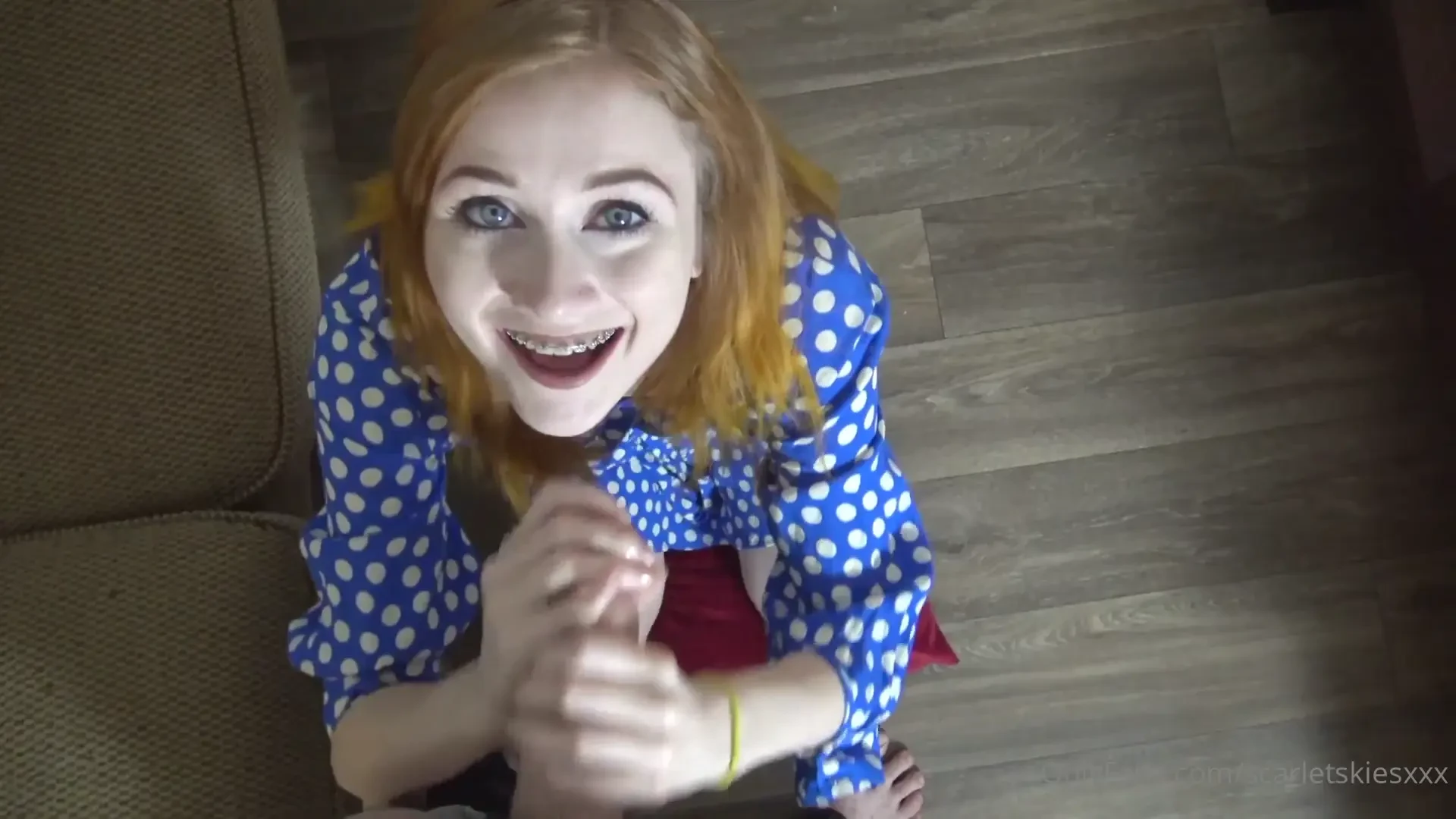 Im locked out can u help new neighbor moves in so i welcome him into 