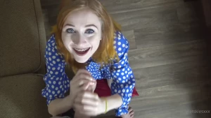 Im locked out can u help new neighbor moves in so i welcome him into