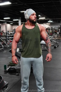 Big boy big muscle italian italianguy