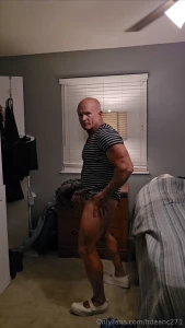 A fraction of a dancing video i did totally aroused