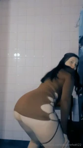 Let me move like this above you daddy