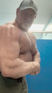 3 1 2 weeks in to gym and tan i need some good cock suckers