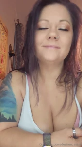 Jammin out getting ready who loves music like me hehe tell me a song i