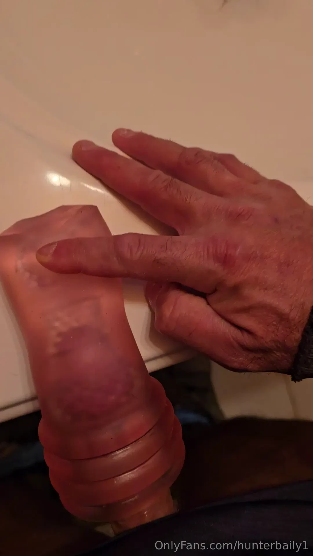 Fan challenge take your sleeve to work and jerk off in the bathroom 