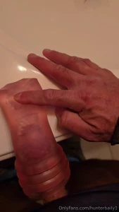 Fan challenge take your sleeve to work and jerk off in the bathroom