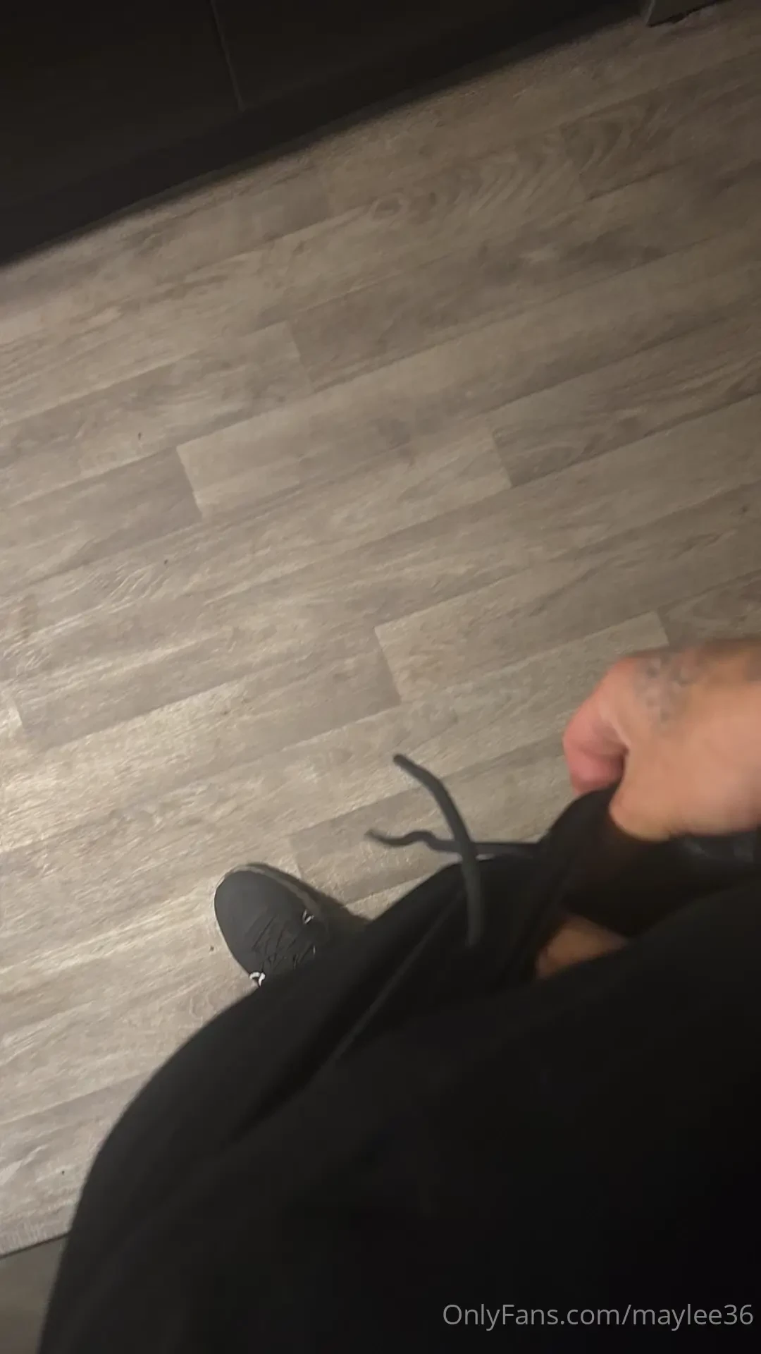 Wanking myself off in the kitchen send a tip if you wana see will send 