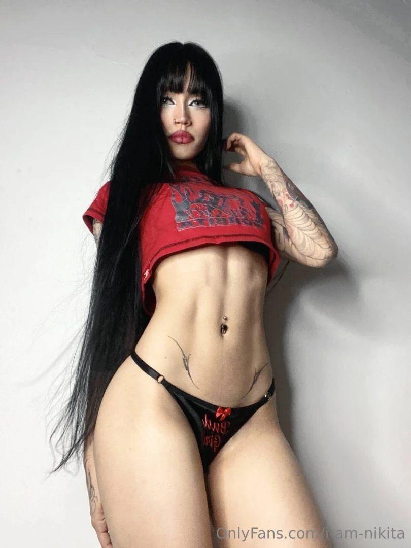 Gothic girl forgot to turn off the camera 