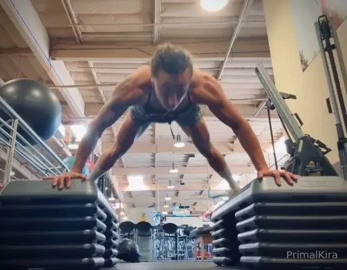 Superman explosive push up 