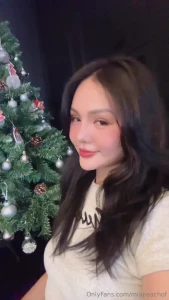 Few days left before christmassss i m already accepting gifts though