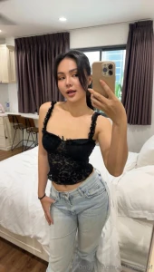 How s this outfit look on me