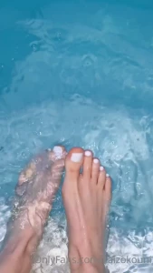 Bain de minuit sous la pluie lors de mon derniers live twitch j ai vu