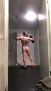 I forgot my towel in the shower who wants me to turn round
