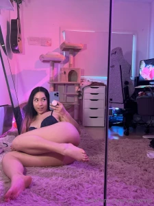 Definitely in the mood for some thigh kisses right now