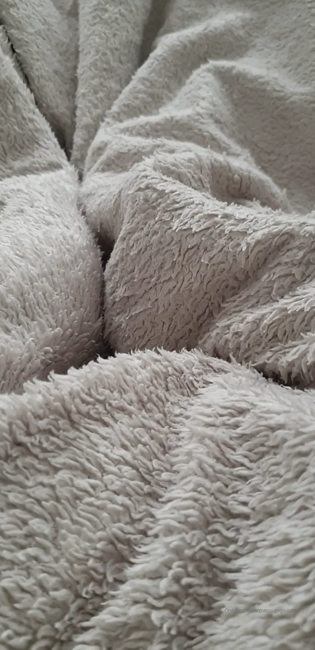 She just needs stroking so bad 