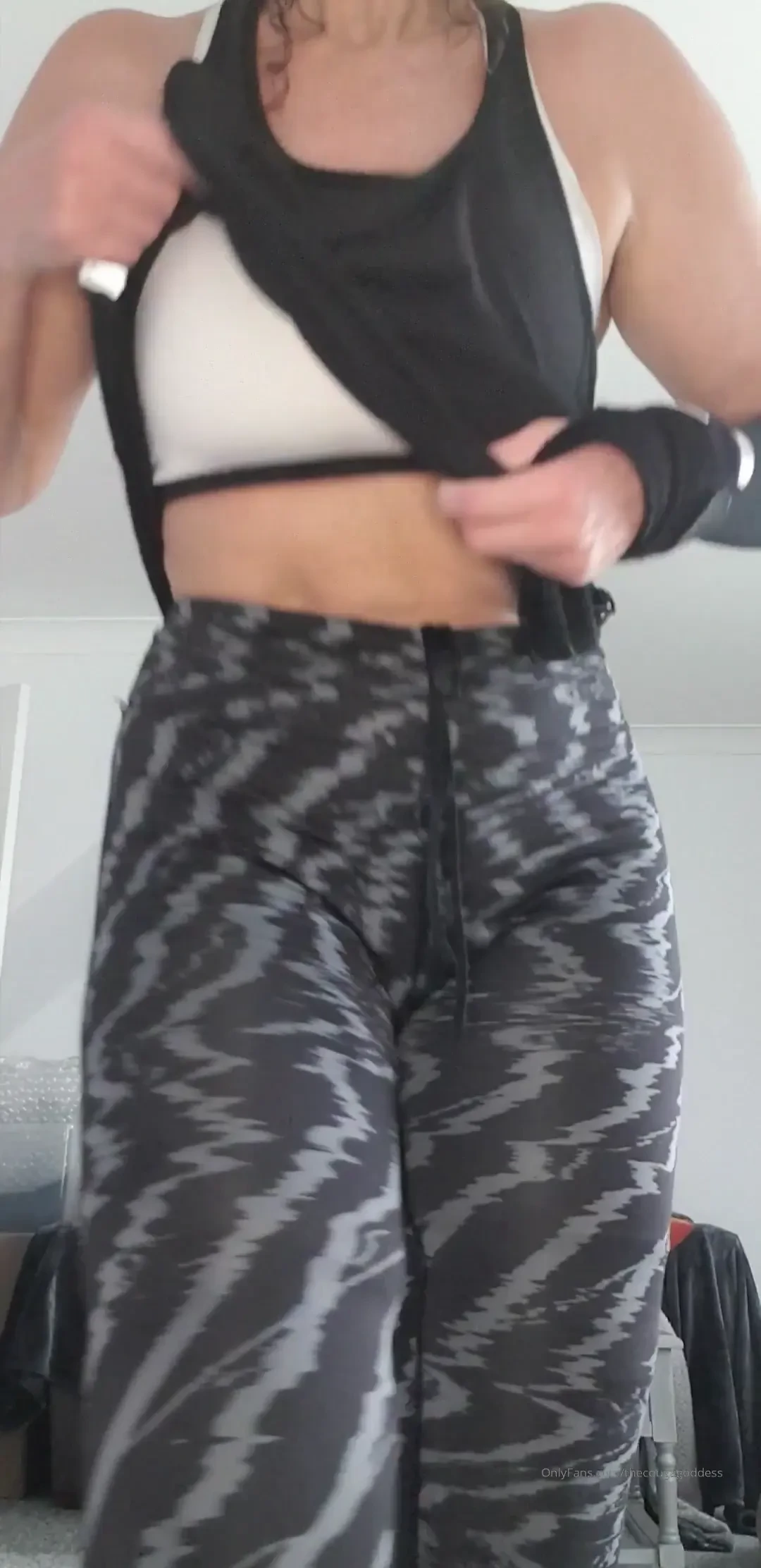 Wld you mind me sweaty with no make up baby 