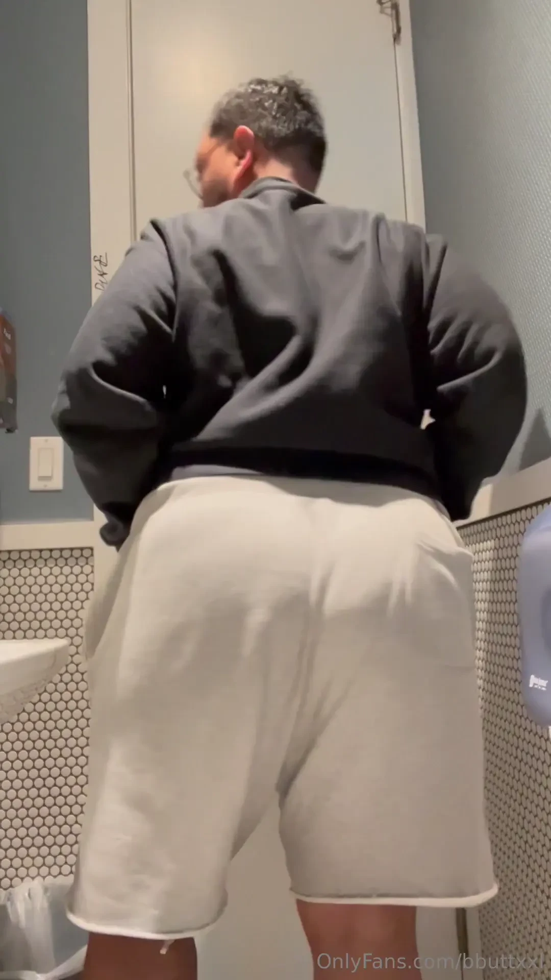 Something about a bathroom gets my hole extra hungry 