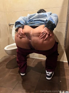 I love the way my cheeks and hole look in these pics part 13