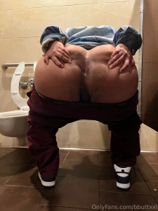 I love the way my cheeks and hole look in these pics part 5