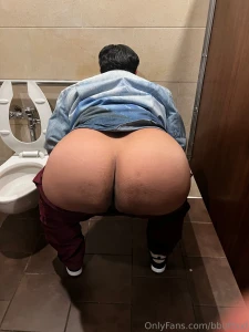 I love the way my cheeks and hole look in these pics part 2