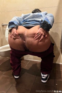 I love the way my cheeks and hole look in these pics part 11