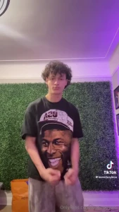 Unlock to watch me do my tiktok dance completely bricked up yeah i