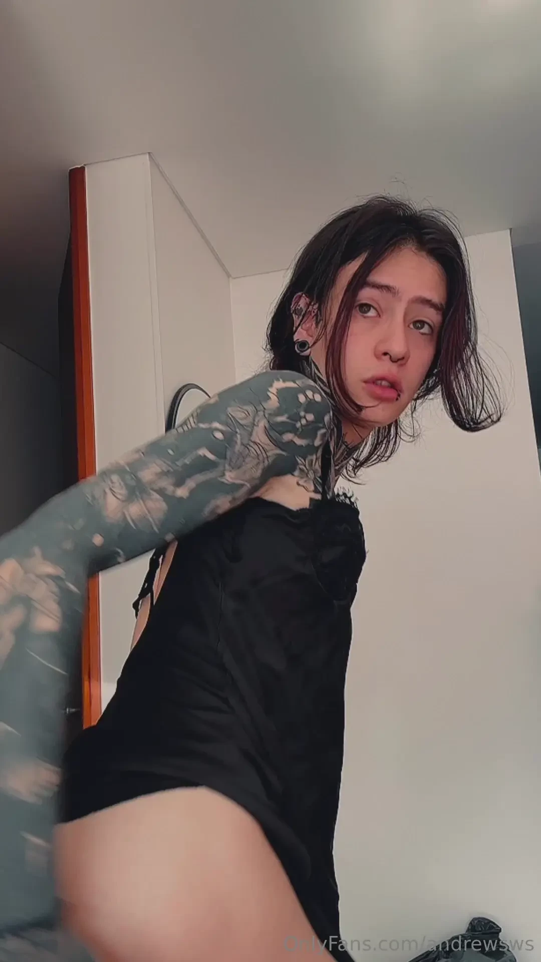 Ups who wants to take off my mini skirt 