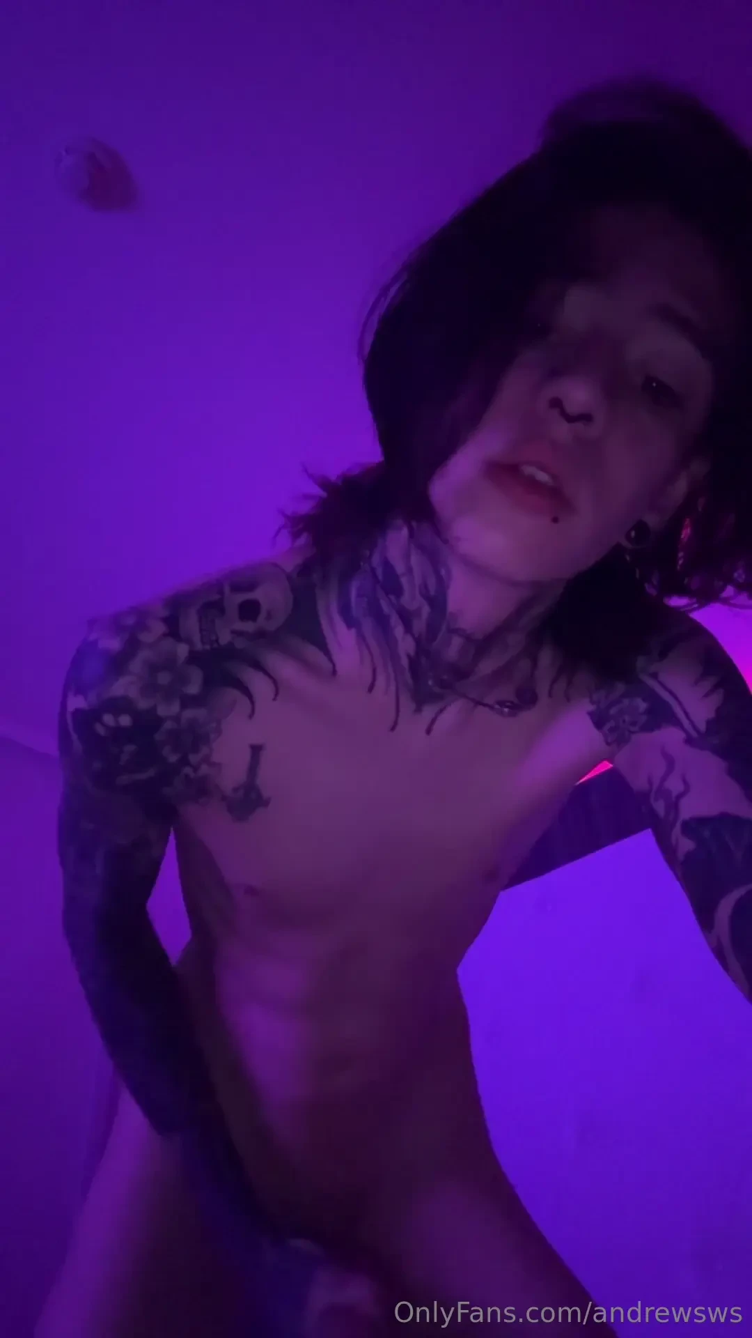 Who would like to fuck me in the shower how nice to come while the 