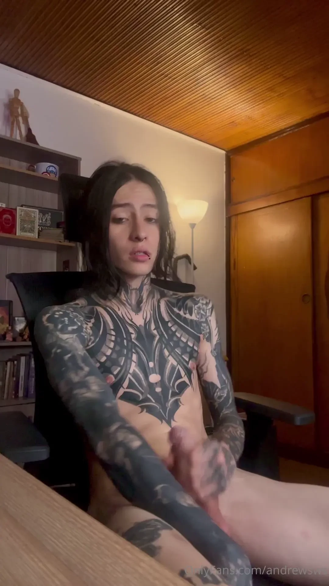 I love to bring you some explosive cumshots remember that i make 