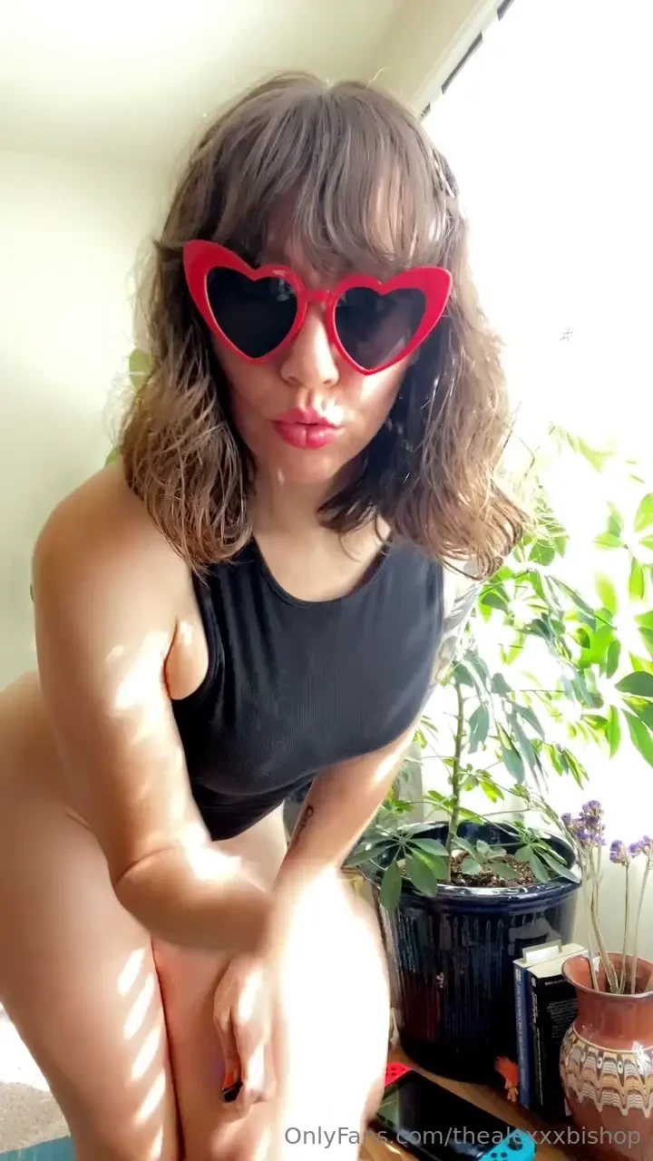 Last chance any custom over 200 get s free pussy play msg me to plan 