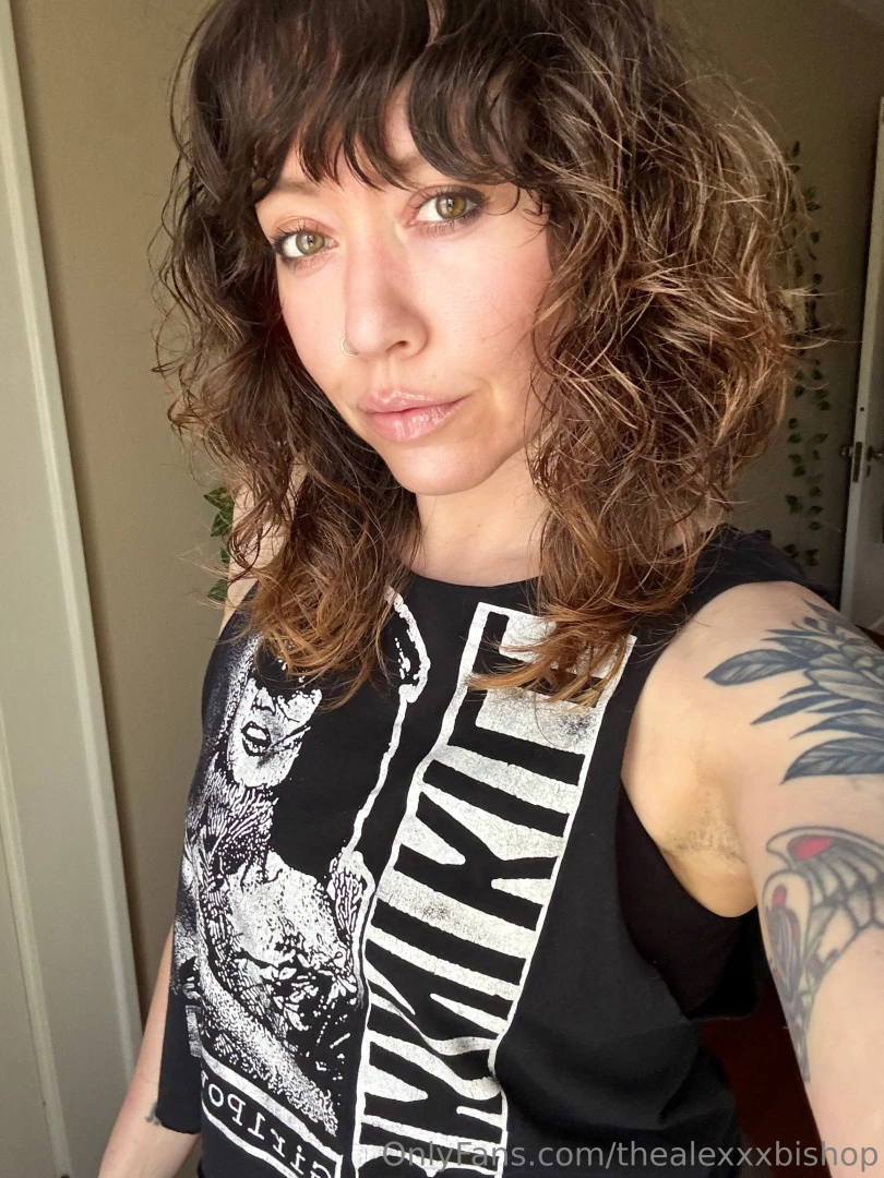 Had a great leg day dedlifting 130 now my weight or t w o 45 plates on 