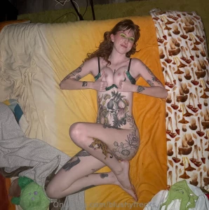 Hi baes hope you re having a chill saturday also pov you re the fan