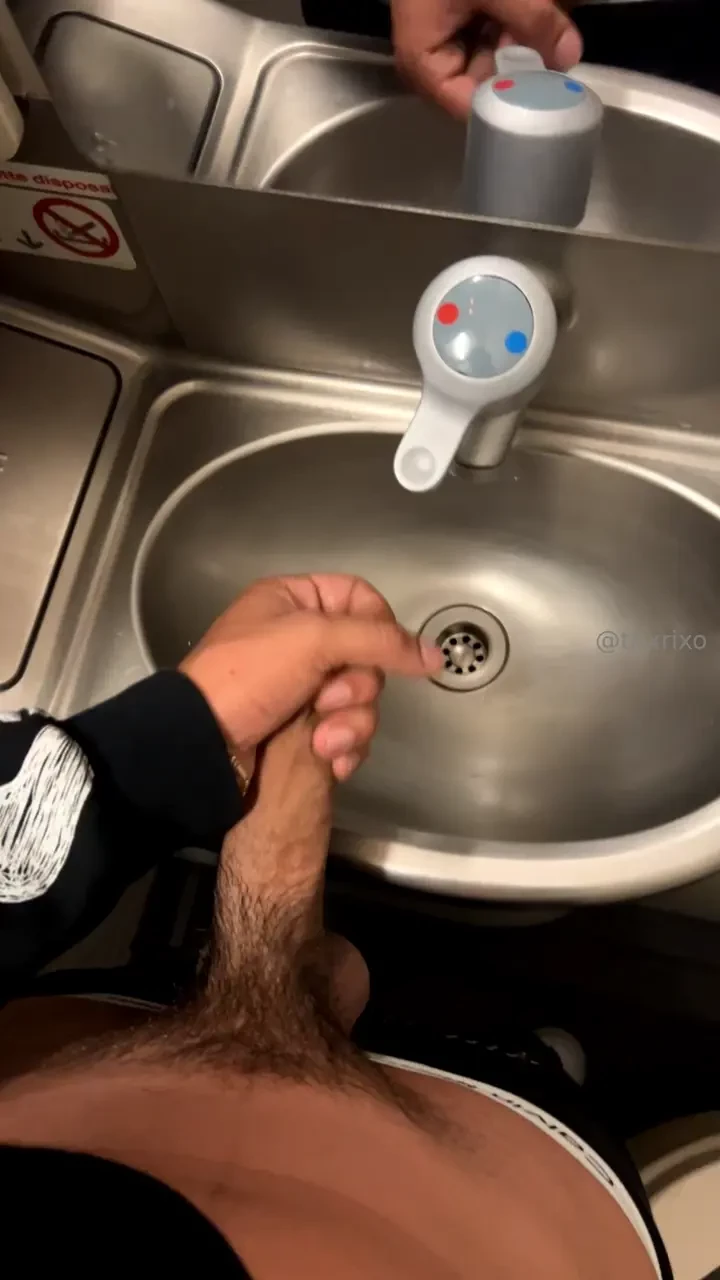 Busted a nut on the plane 