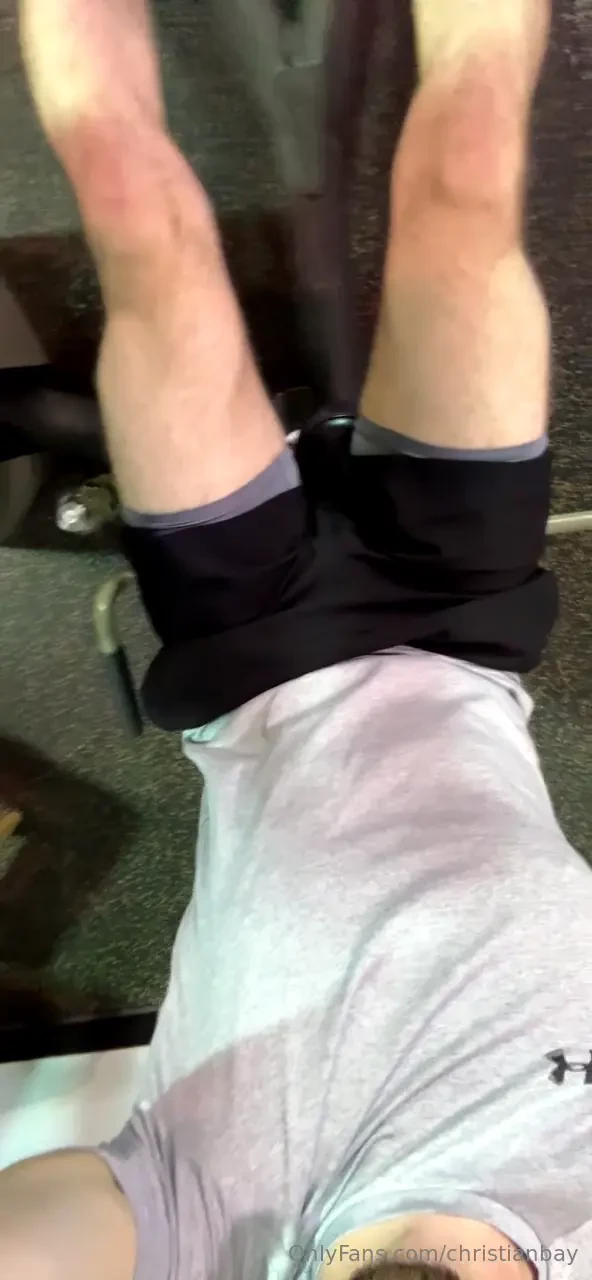Sneak peek of leg day who wants to be in between these trunks 