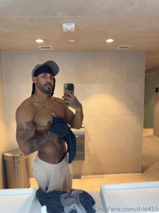 I m bored who wants to hang