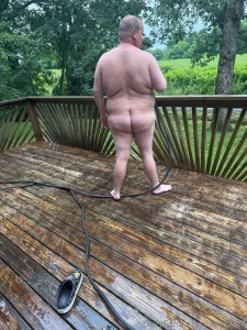 Now offering my deck cleaning services who would hire me