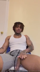 Who tongue can daddy smack his dick on