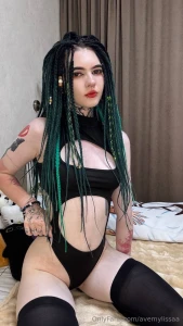 I m still thinking about what outfit to wear today can you help me