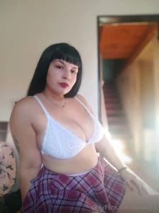Hi i m mailen_006 a latin girl with curves very funny and eager to