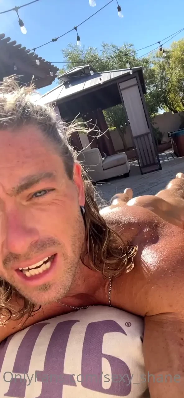 Swipe to watch both vids 