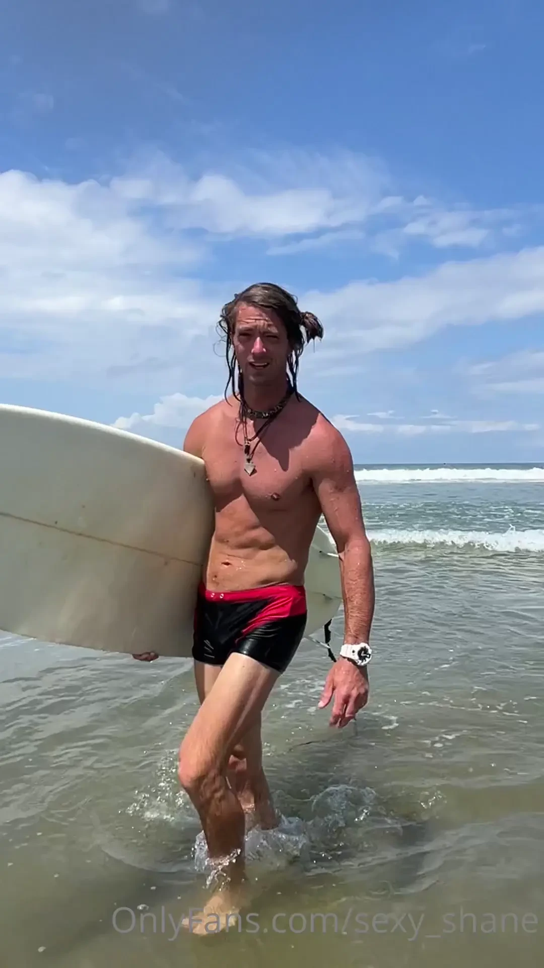 I m trying to learn to surf trying lol maybe if i switched to a thong 