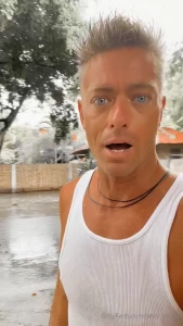 I got a new haircut and also got highlights today i m in love