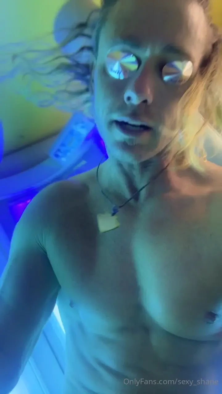 I love tanning and i always wear cock protection when in the tanning 