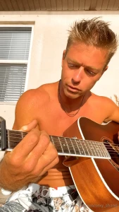 Hey guys for those of you who don t know i am also a singer and song